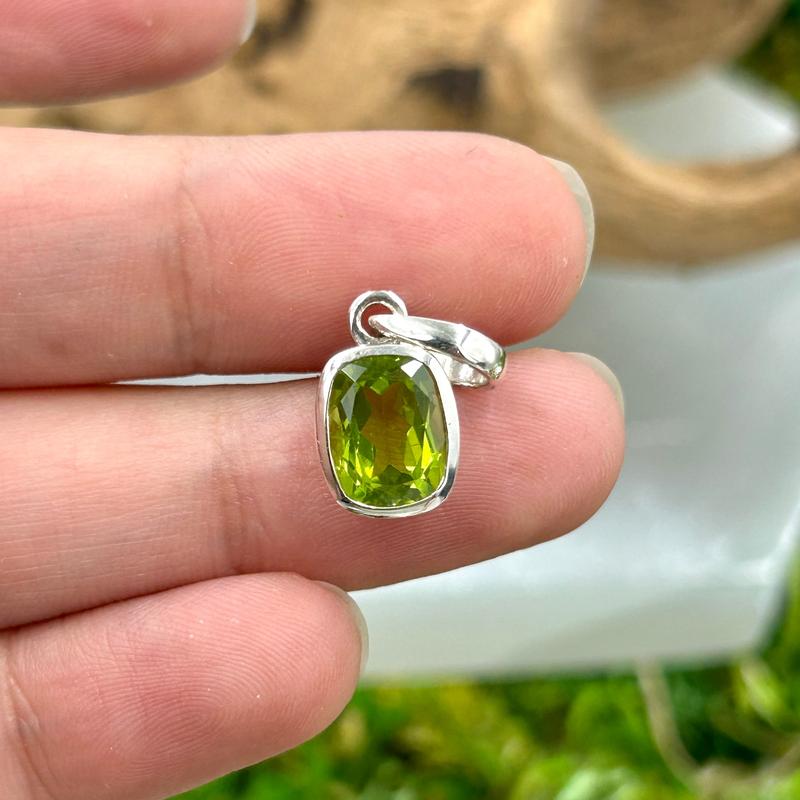 Multi-Faceted Dainty Peridot Pendant || .925 Sterling Silver-Nature's Treasures