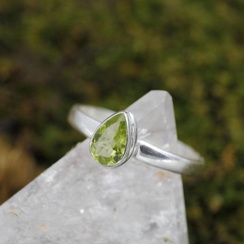 Unisex Faceted Peridot Rings || .925 Sterling Silver || China-Nature's Treasures