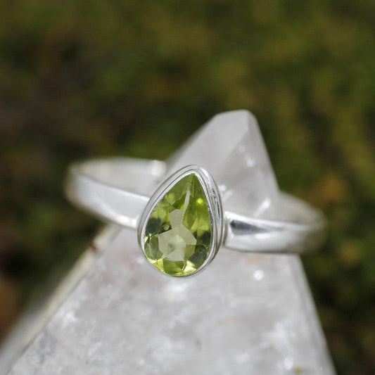 Unisex Faceted Peridot Rings || .925 Sterling Silver || China-Nature's Treasures