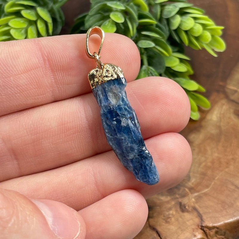 Unisex Gold Plated Rough Blue Kyanite Pendant