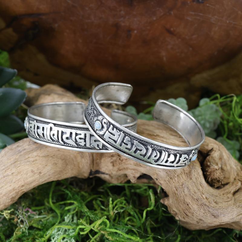 White Silver Metal Om Mani Padme Bracelet-Nature's Treasures