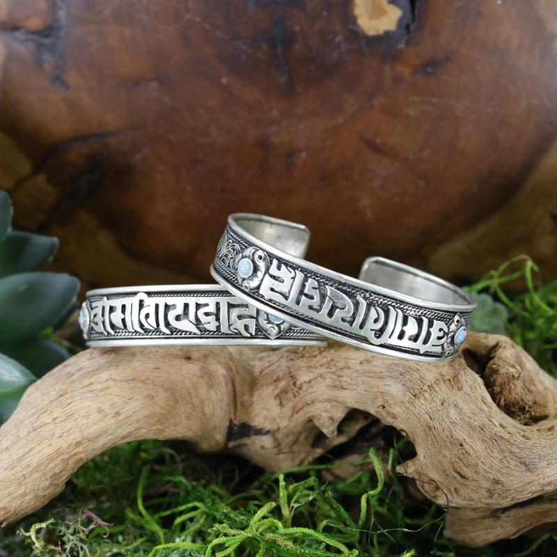 White Silver Metal Om Mani Padme Bracelet-Nature's Treasures