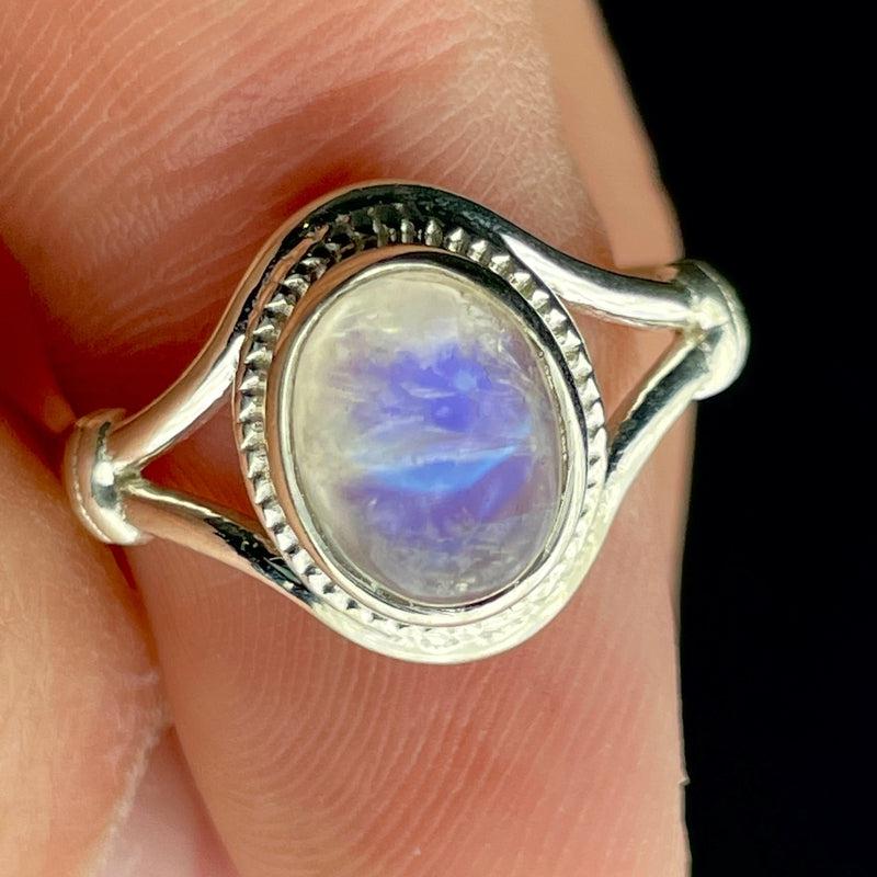 Flashy Rainbow Moonstone Oval Ring || .925 Sterling Silver || Sri Lanka-Nature's Treasures