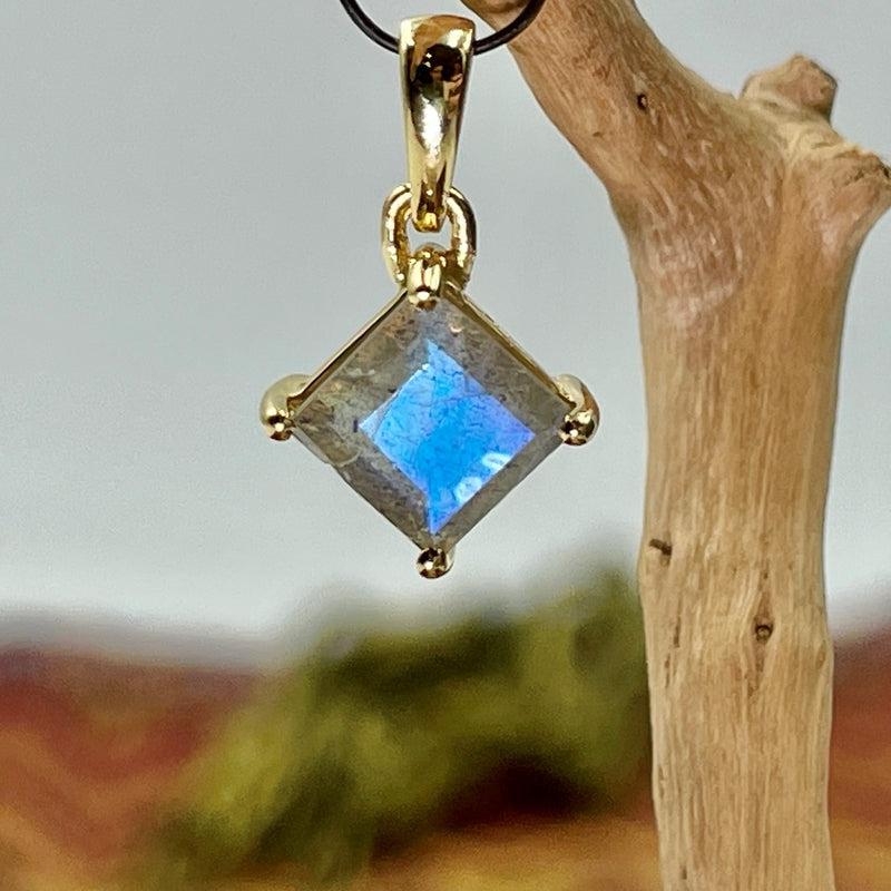 Labradorite Faceted Dainty Pendant | 14k Vermeil Gold | Canada-Nature's Treasures