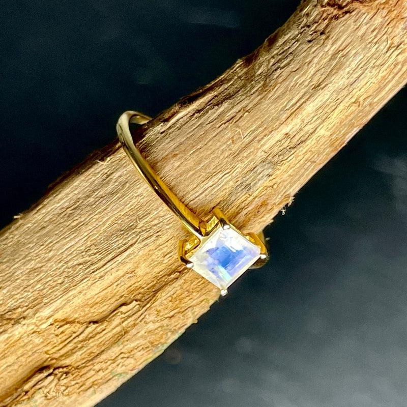 Winter Solstice Blue Flash Moonstone Ring ||14K Vermeil Yellow Gold || Sri Lanka-Nature's Treasures